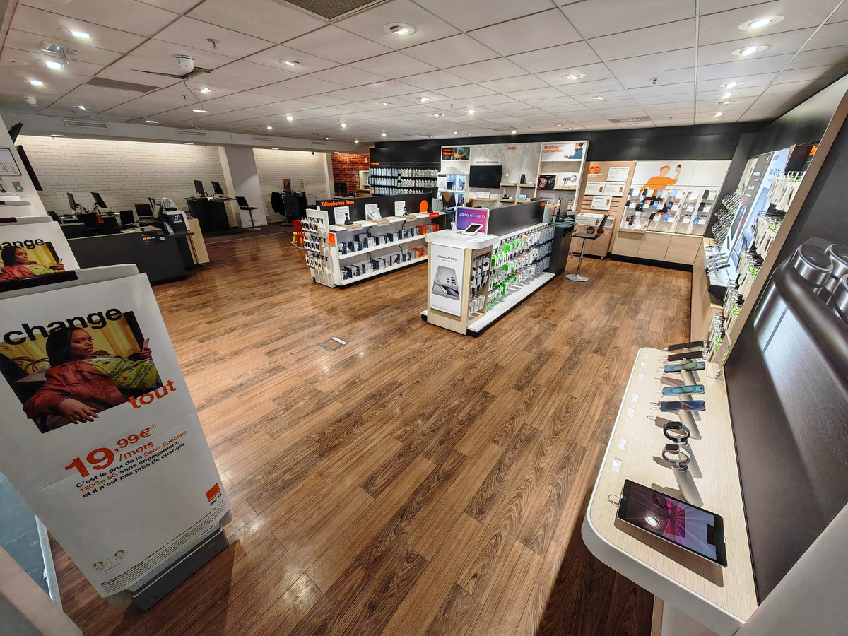 Orange Store tweet media