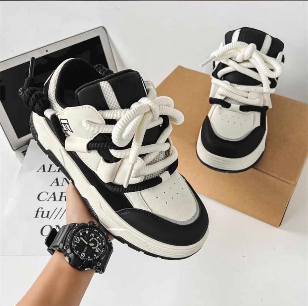 Unisex Luxury sneakers Price 26k fully box Size 38 to 46 WhatsApp 07040228787 Delivery nationwide NOTE : payment validate order ✅