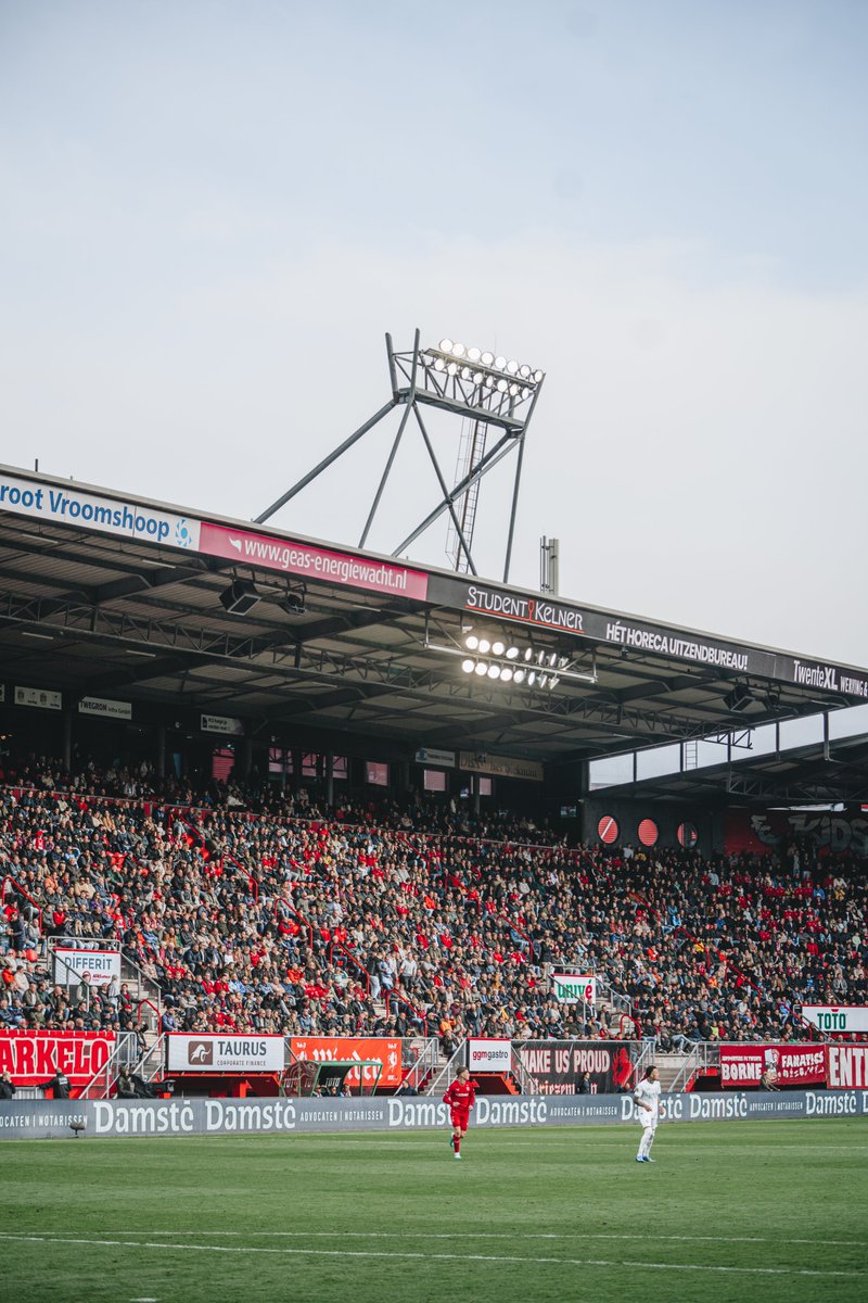 🔴Woensdag 18.45 uur ⚽️FC Twente - Almere City FC 🏟️Op de Diekman-tribune zijn nog enkele plaatsen beschikbaar ➡️kaartverkoop.fctwente.nl/dashboard #FCTwente #TweAlm
