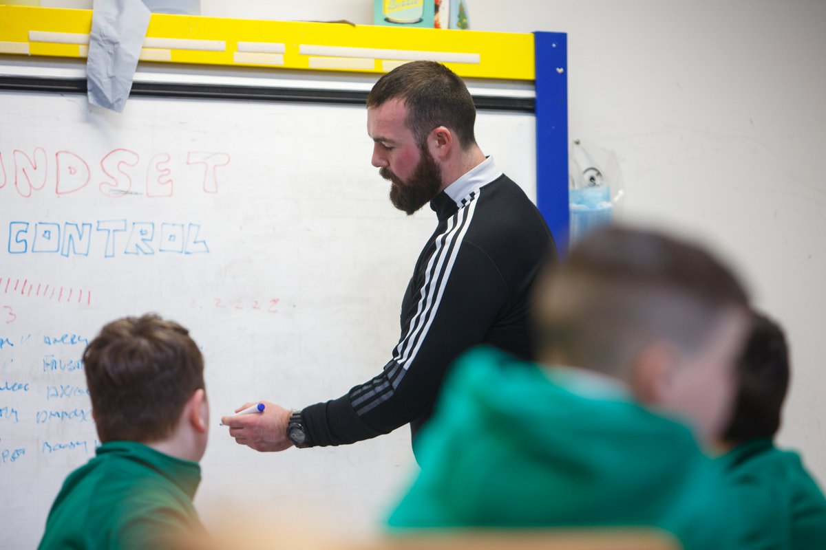 Using the power of football & passion for @AberdeenFC we encourage pupil engagement in the classroom & beyond. 🔴 Working in Partner Schools across the city and shire we offer an alternative curriculum focusing on improving mental and physical wellbeing. 🙌 #MoreThanFootball