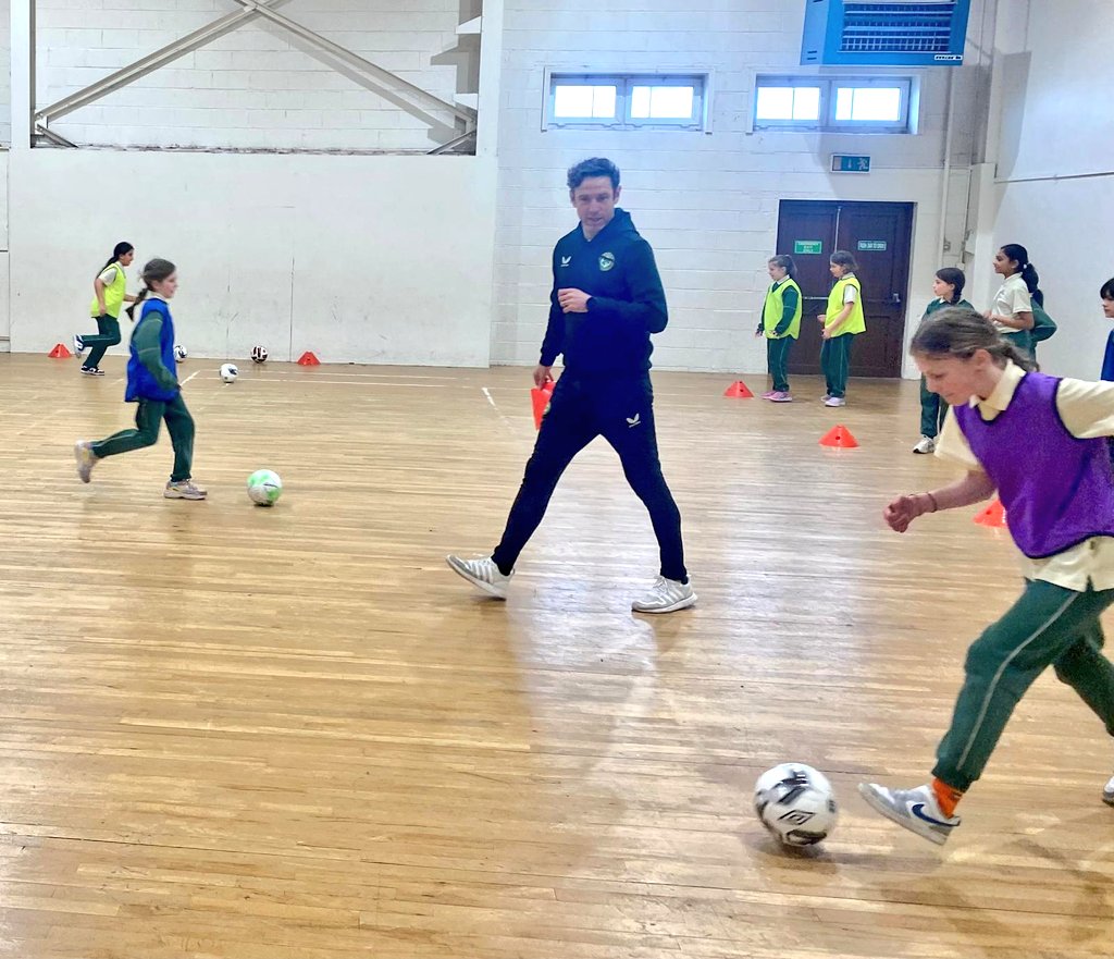 scoilmhuireball's tweet photo. We were delighted to welcome @AlanBennettFAI to our school last week! Both of our 4th classes really enjoyed a soccer workshop with Alan - we hope this gives them a taste for playing more soccer! #FAI https://t.co/My4OvDXqxq