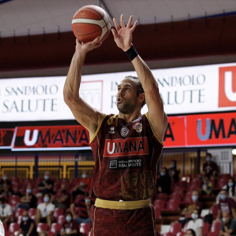 Stars On Field tweet media