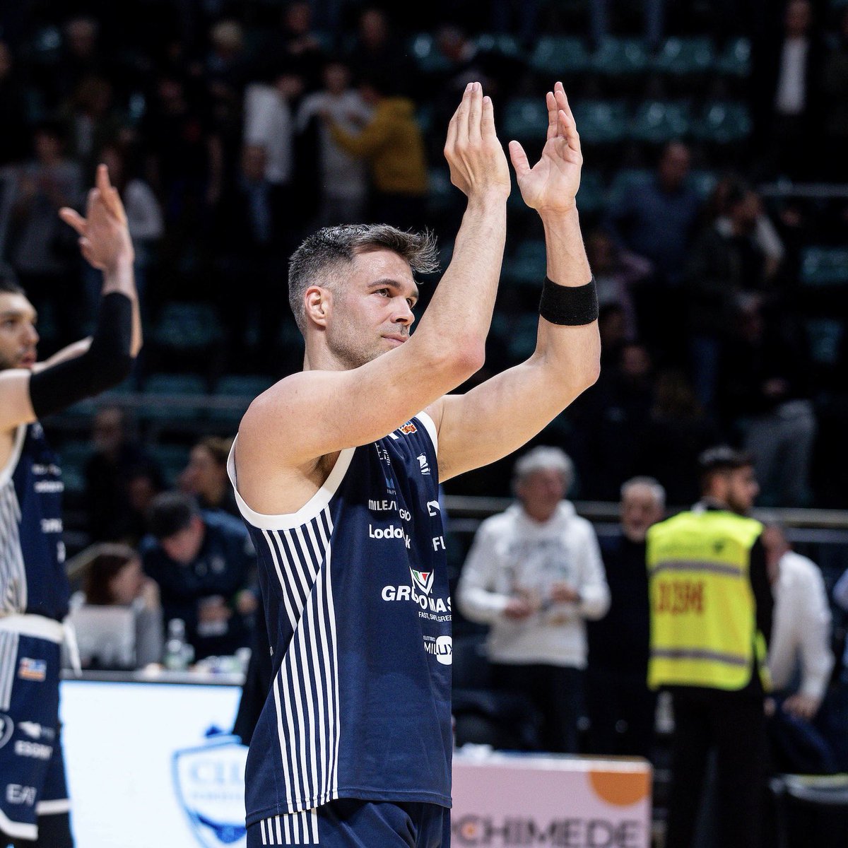 Stars On Field tweet media