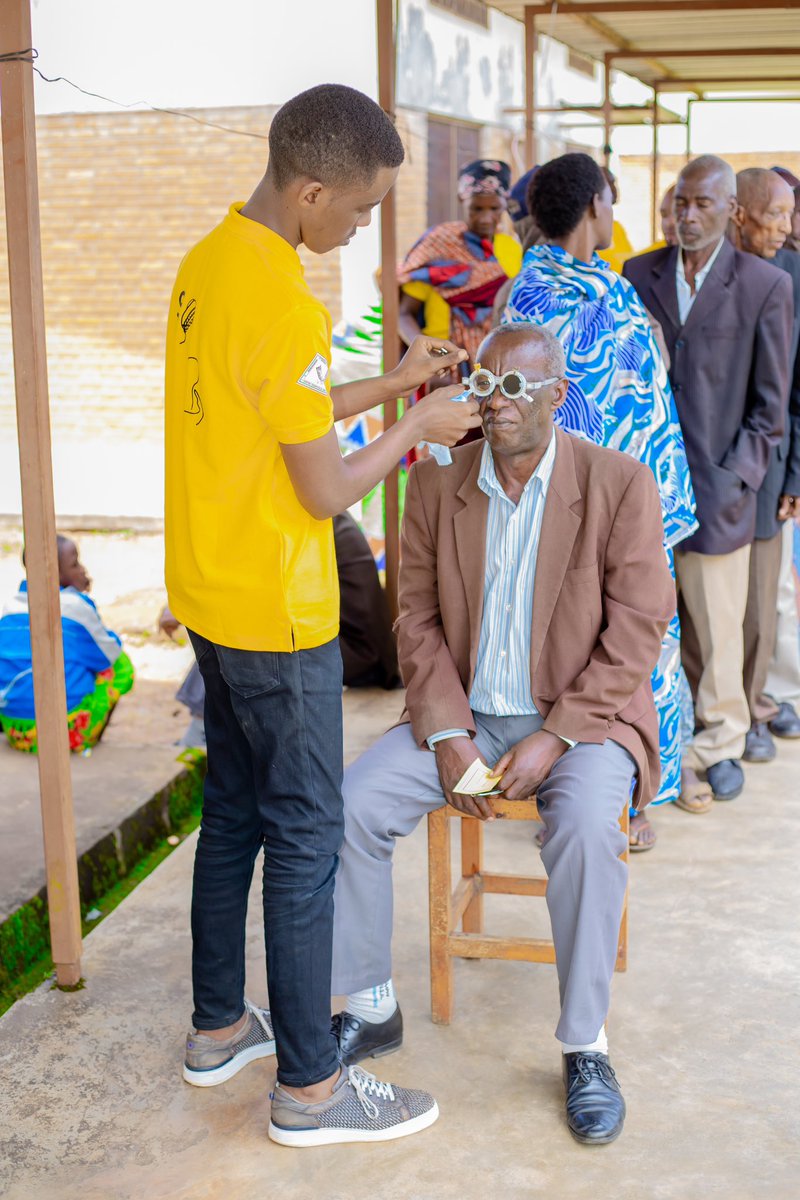 👀✨ Vision care for every generation! From our littlest ones to our eldest, our tests make sure everyone sees their best. #VisionForAll #CommunityCare