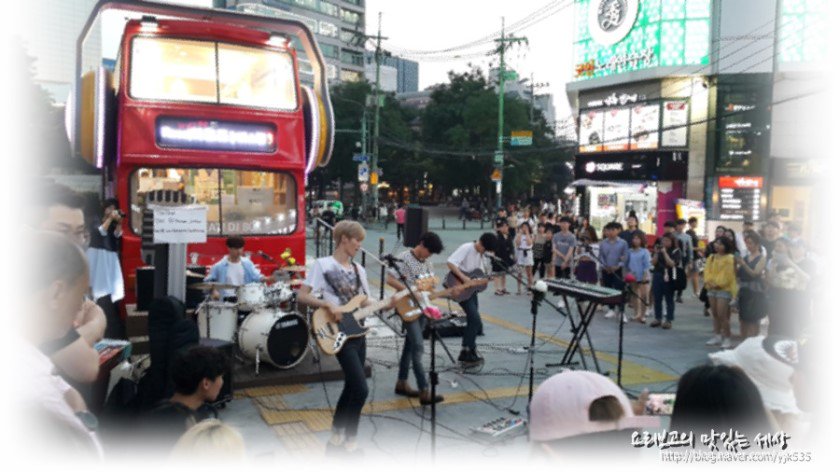 therose_gul's tweet photo. From busking on the streets of Hongdae in 2017 to taking the stage at Coachella in 2024. 
How far they've come 🥹❤️

#TheRose #더로즈 #ROSECHELLA https://t.co/xtrSjKA8d3