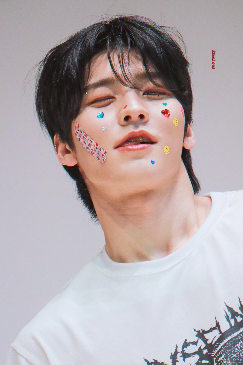 입안에 넣고
한번 굴리고 
칵 깨물어 드세용 

#배너 #곤 #이원서 #원서 #VANNER #GON #곤쳤다 <a href="/VannerOfficial/">VANNER 배너</a>