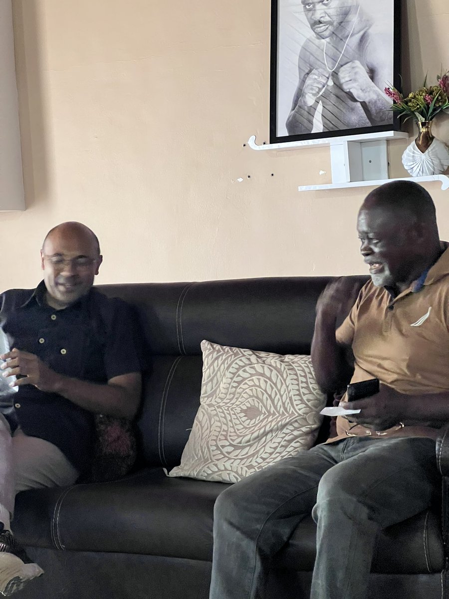 AzumahNelsonBP's tweet photo. Good morning dear friends. I am happy to announce to you that the European Union 🇪🇺 Ambassador to Ghana 🇬🇭 and I will engage in an exhibition bout to promote and support boxing in Ghana 🇬🇭 on Saturday 4th May, 2024 at the Bukom Boxing Arena from 5pm. See you there.

#diplorumble https://t.co/Vn4iozaqPd
