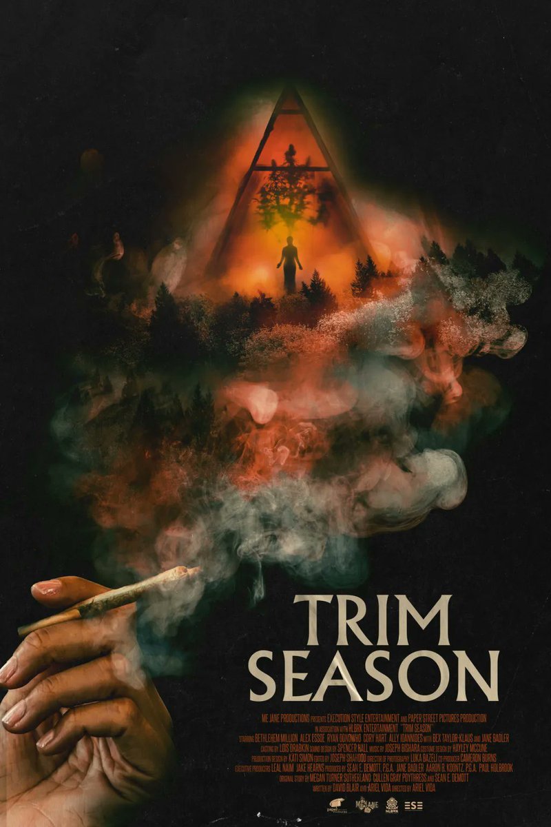 Senenin kafa açmaya aday korku filmi 'Trim Season'dan poster de yayınlandı. Bir grup arkadaşın ıssız bir kulübede başlarından geçen olayları anlatacak film 7 Haziran'da gösterimde. 🩸 #TrimSeason