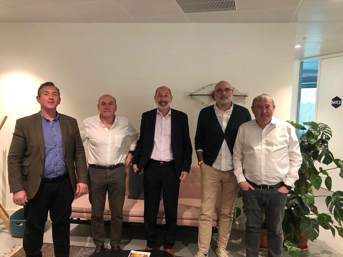 FECOPLA_'s tweet photo. ¡Nace FECOPLA, el Foro Empresarial de la Economía Plateada! Impulsamos el desarrollo sostenible y el reconocimiento de la #EconomíaPlateada, conectando empresas, administraciones y personas mayores. ¡Únete a nosotros para promover el #envejecimiento activo y saludable! https://t.co/cxCD01q2GE
