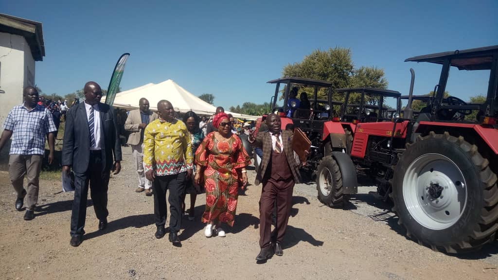 75 tractors will be handed over to sugarcane farmers in Masvingo at zero deposit through the micro finance bank, paying them after 5 years of use. Chakanaka chirongwa ichi. @KMutisi @BaShonaBaShona