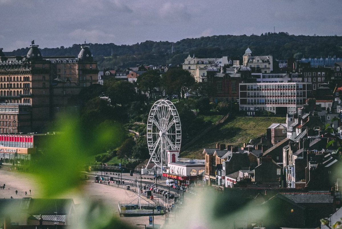 EYBuses's tweet image. 🎢🚌 Thrilling rides. Beautiful beaches. Exciting attractions. Discover it all in #Scarborough! 🌅 
Plan your journey at eastyorkshirebuses.co.uk/plan-your-jour… 
#EastYorkshireBuses #YorkshireDaysOut