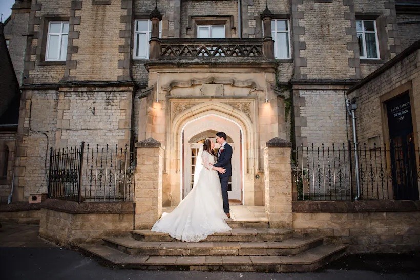 ⭐Brand new to Wedding Venue Offers ⭐ We are delighted to welcome Kenwood Hall to our collection of stunning UK wedding venues. Kenwood Hall is a beautiful four-star wedding venue in Sheffield, South Yorkshire. ow.ly/U0ox50RhXnk @kenwoodhallhotel #Sheffieldwedding