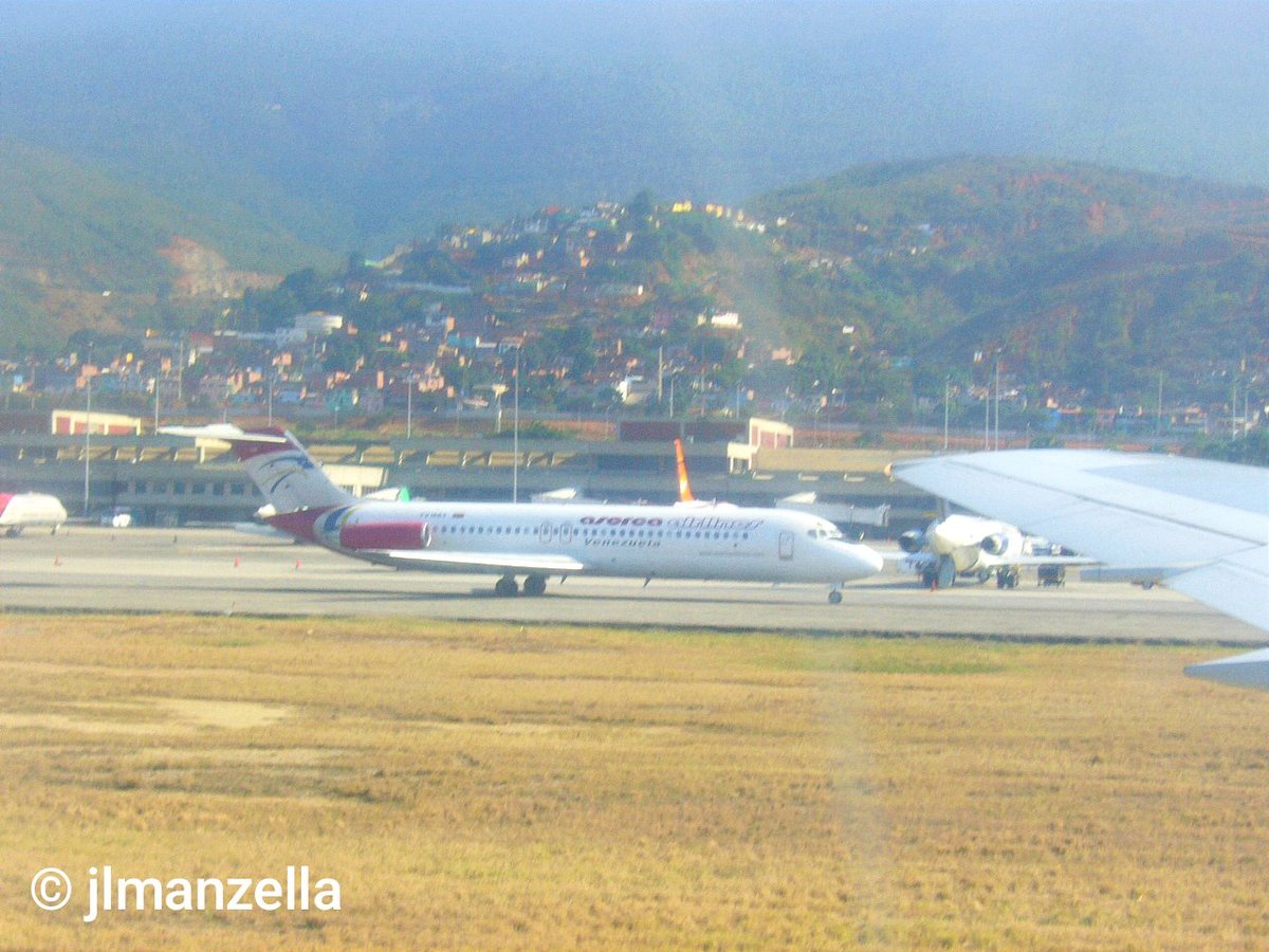 josemanzella's tweet photo. De mi colección personal. Aserca DC-9-32 (YV-117T). Aeropuerto Internacional de Maiquetía (VEN) Feb/2007 @90B717 @MD80com @KeesMulder2008 @MadDogSeries @MaestroFlying @retro748 @n194at @ClassicsPlanes @p_vecchione @pedromolero83 @jonathan9782 @flydeck60 @ramirezvictore @lb_SFO https://t.co/9VAU0n8jRS