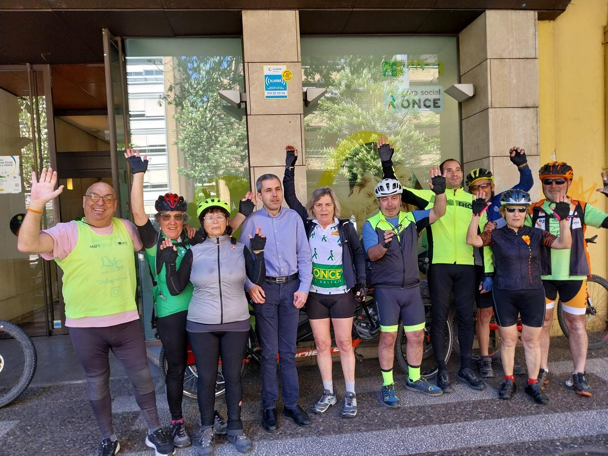 🚴‍♂️Els afiliats i afiliades de l'ONCE Teresa Palahí, Trinitat Martín, Jordi Salido i Josep Reixach, acompanyats de guies i voluntaris de l'ONCE Girona i amb la col·laboració de <a href="/moutenbici/">Mou-te en Bici</a>, han dut a terme una 'Volta en Tàndem' per les comarques gironines  👩‍🦯👏