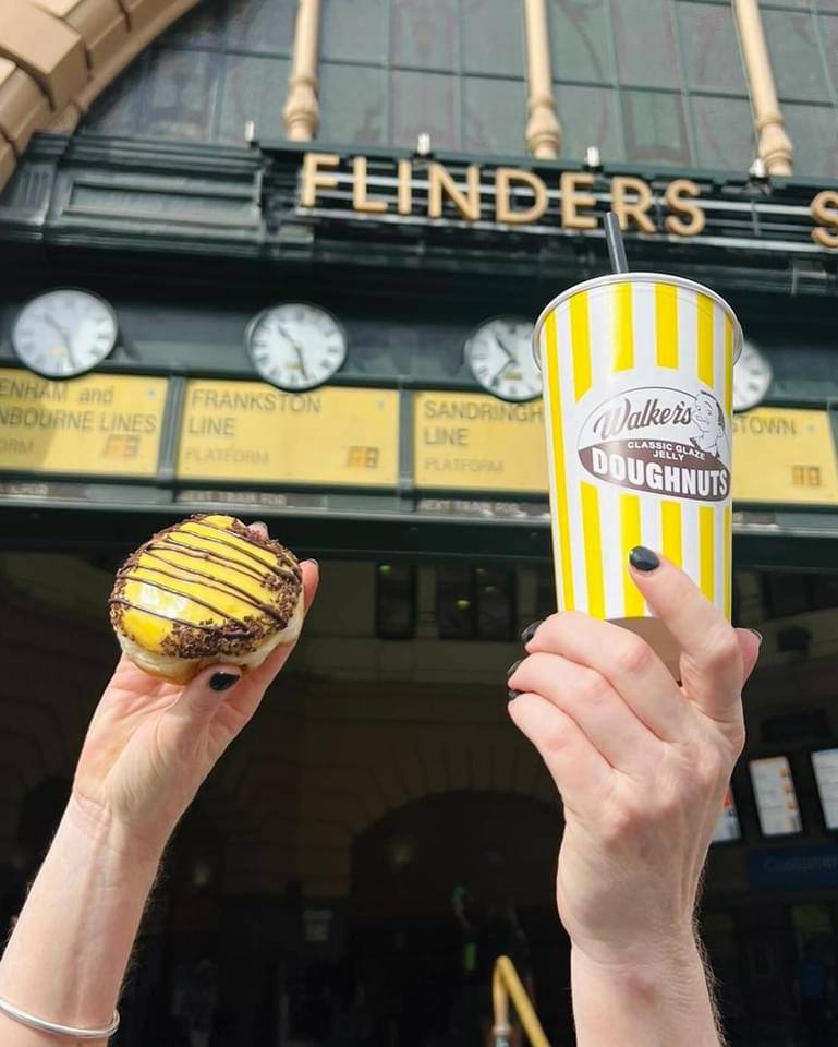 WalkersDougnuts's tweet photo. ‼️PSA‼️ NEW FLAVOUR ALERT 🍌🍫
It’s Banana Choc-o-Rama time at Walker’s! 

 banana &amp; dreamy choc milkshake OR our banana &amp; Choc topped doughnut filled with choc custard 🙏 YUM!

Swing by your local store and try our  Banana-licious 🥤 milkshake &amp; 🍩 doughnut! 
#Walkersdoughnuts https://t.co/vR6jYv7tp4