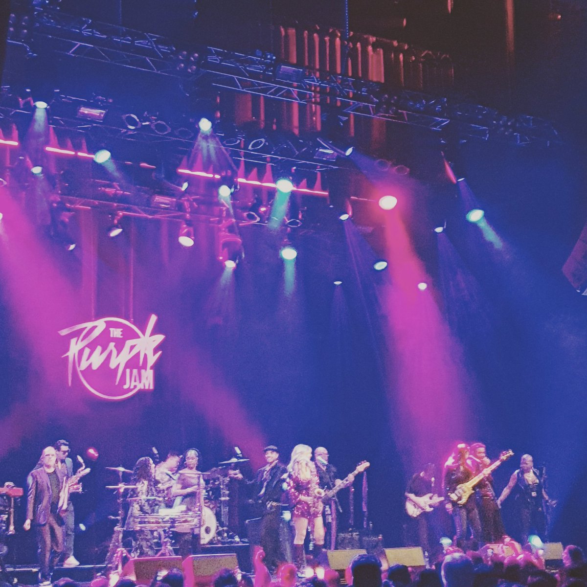 Purple Jam with Prince collaborators Shelby J. Sheila E., Ida Nielsen, Philip Lassiter and the mighty Candy Dulfer and her fantastic band 💜 #purplejam #prince #shelbyj #sheilae #idanielsen #philiplassiter #candydulfer #livemusic #tivolivredenburg #utrecht