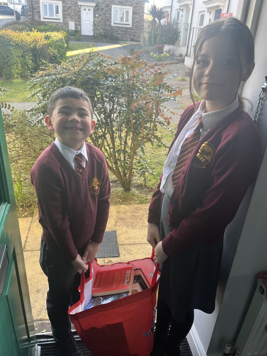 Sending the kids around the estate before school collecting books for our charity at work 😍
If any one has any I’m happy to collect Wadebridge / Falmouth area 
❤️💙love these two