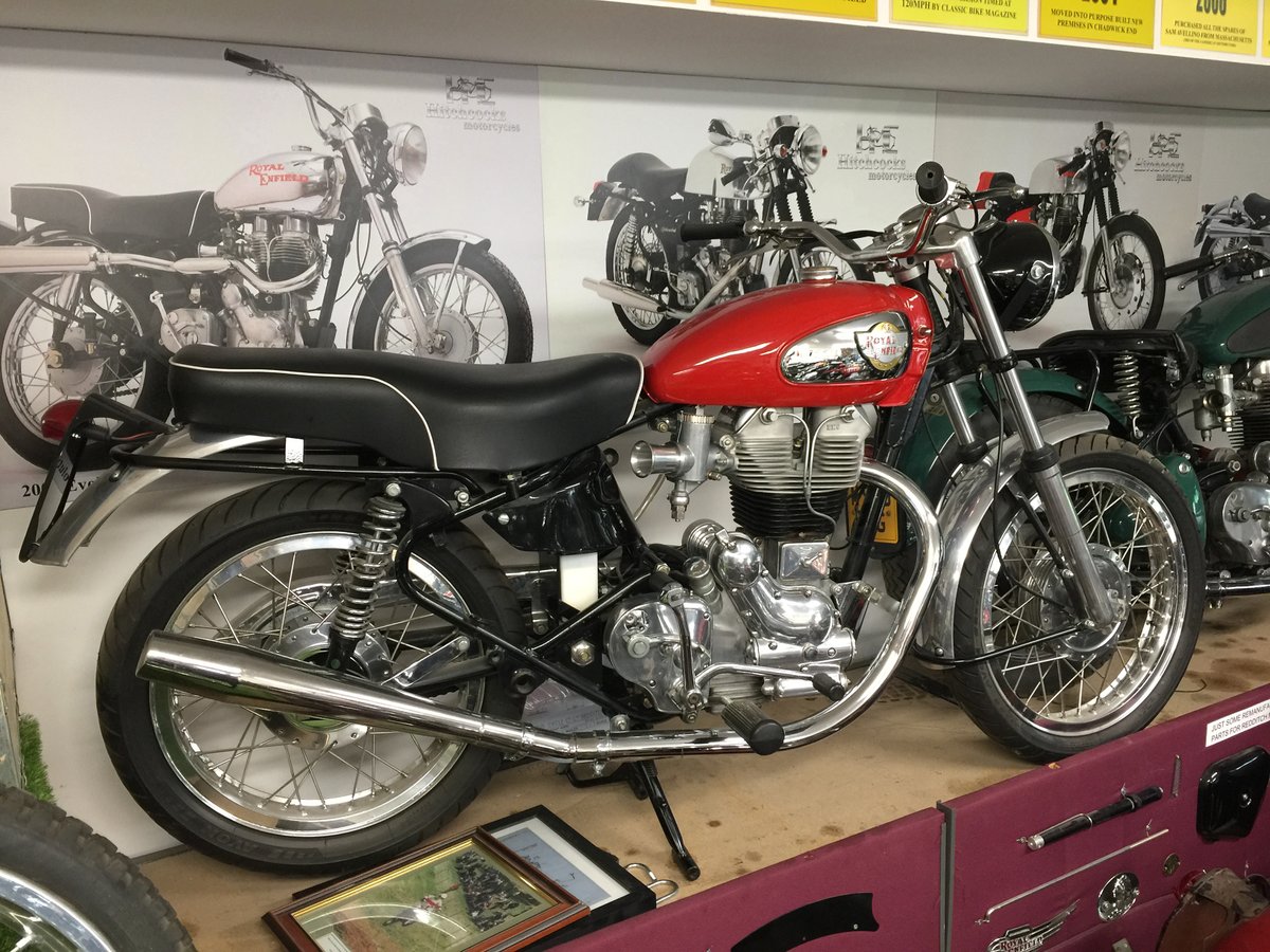 Nice example of the 'Big Head' Bullet, featuring a big racing carburettor. #Bullet #RoyalEnfield #bigheadbullet #classic #royalenfieldbeasts #riding #photoshoot #ridepure #england #india #bangalore #delhi #mumbai #enfield #re #madelikeagun #bulletlovers #performance