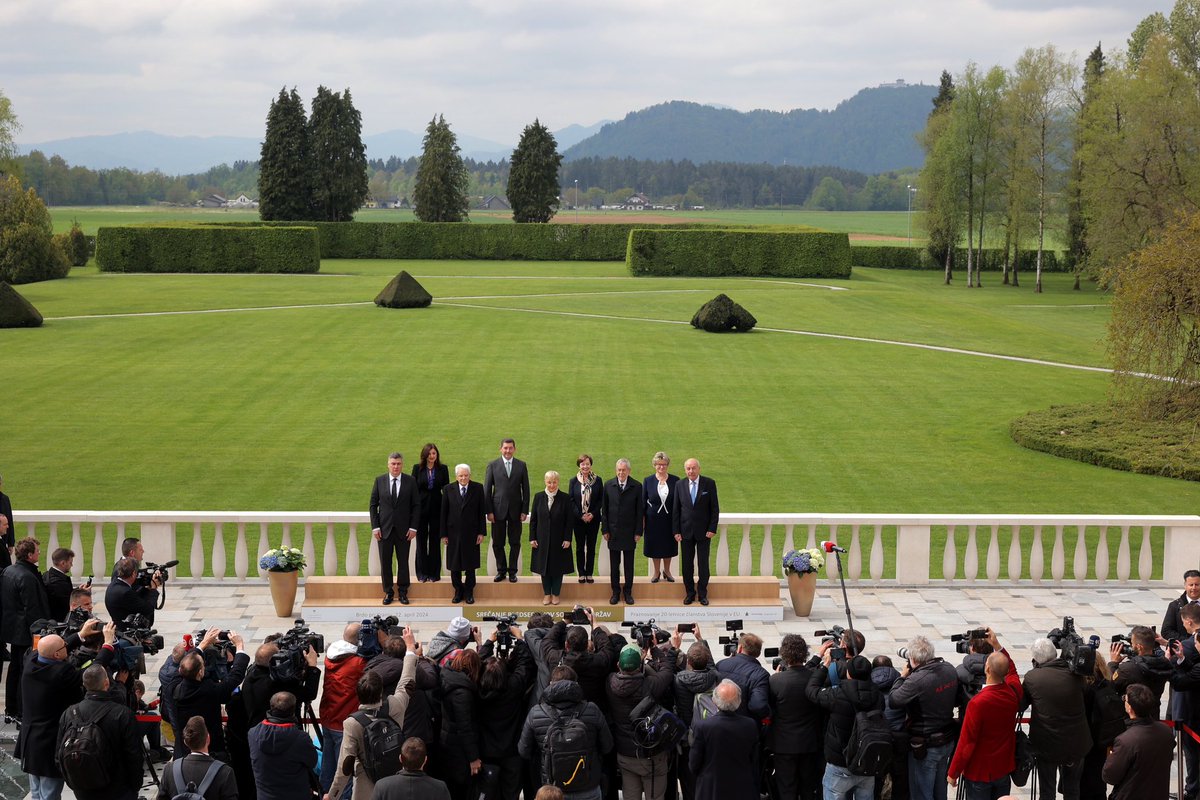 Slovenia🇸🇮 has been a member of the EU🇪🇺 for 20 years. The Presidents of our friendly neighbouring countries 🇦🇹🇭🇷🇭🇺🇮🇹 have come to Brdo pri Kranju to celebrate the first 20 years of our common journey in the EU and to discuss the future challenges that we can solve only together.