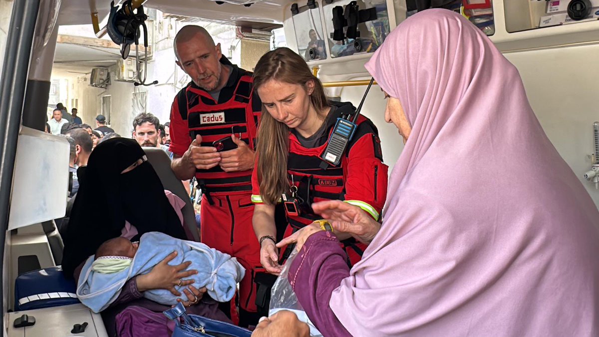 Humanitarian aid and missions in #Gaza urgently need safe, sustained and smooth passage across the Strip to serve people in critical need of lifesaving care. On 20 April, @WHO and partners could only partially complete their mission to Kamal Adwan and Al-Awda hospitals due to