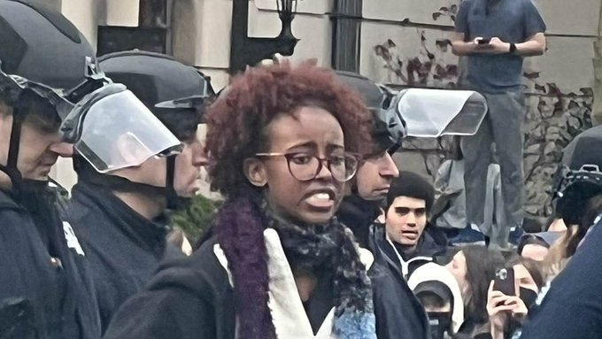 The daughter of @Ilhan Omer, @israhirsi, 21, was part of a pro-Palestine mob at @Columbia University. Their actions were widely criticised & she was one of 100 students arrested & suspended. Her possessions were taken out of her apartment & is now complaining of being homeless &…