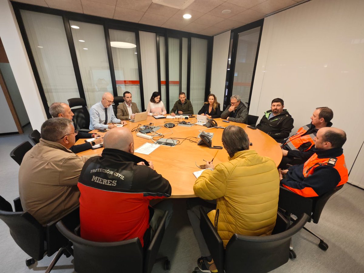 Consejería de Movilidad (@movilidadast) on Twitter photo 🚵♀️El director general de Custodia del territorio e Interior David Villar ha acudido a la reunión de coordinación de cara a la <a href="/vueltasturias/">Vuelta Asturias</a> celebrada esta mañana en la sede del <a href="/112Asturias/">112 Asturias</a> 🚵♀️El director general de Custodia del territorio e Interior David Villar ha acudido a la reunión de coordinación de cara a la <a href="/vueltasturias/">Vuelta Asturias</a> celebrada esta mañana en la sede del <a href="/112Asturias/">112 Asturias</a>