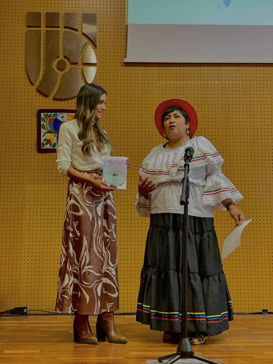 ConsColValEsp's tweet image. Este sábado, llevamos a cabo el encuentro del Día Nacional de Memoria y Solidaridad con las Víctimas del Conflicto Armado, presentado por la Asociación Hispanoamericanos. Honramos nuestras raíces y juntos, trabajamos para fortalecer nuestros lazos en el exterior 💛💙❤️