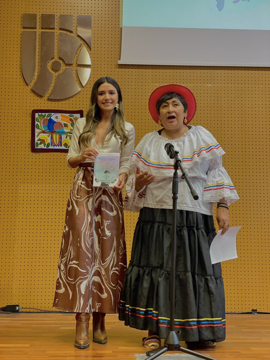 ConsColValEsp's tweet image. Este sábado, llevamos a cabo el encuentro del Día Nacional de Memoria y Solidaridad con las Víctimas del Conflicto Armado, presentado por la Asociación Hispanoamericanos. Honramos nuestras raíces y juntos, trabajamos para fortalecer nuestros lazos en el exterior 💛💙❤️