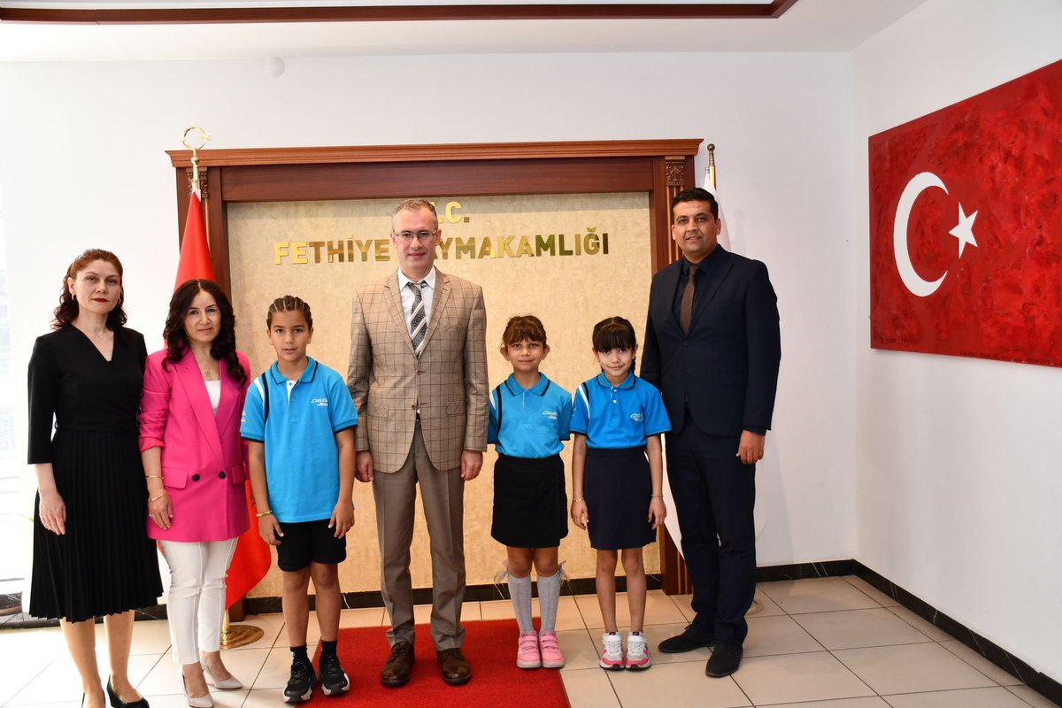 Merkez Atatürk İlkokulu öğrencileri 23 Nisan Ulusal Egemenlik ve Çocuk Bayramı etkinlikleri kapsamında Kaymakamımız Sayın İsmail Hakkı ERTAŞ’ı makamında ziyaret etti. @IHErtas #fethiyekaymakamlığı #fethiye