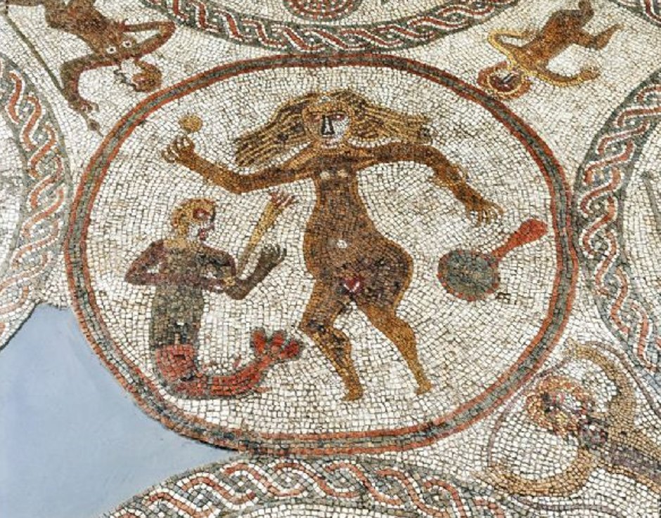 #MosaicMonday - The brilliantly idiosyncratic Rudston Venus Mosaic: ca. Late 3rd Century AD, from a villa in East Yorkshire. She holds the Golden Apple, with an attendant Triton recalling her sea-birth. #Venus #Art

Image: Hull & East Riding Museum. Link - museumshull.blogspot.com/2015/03/the-ru…