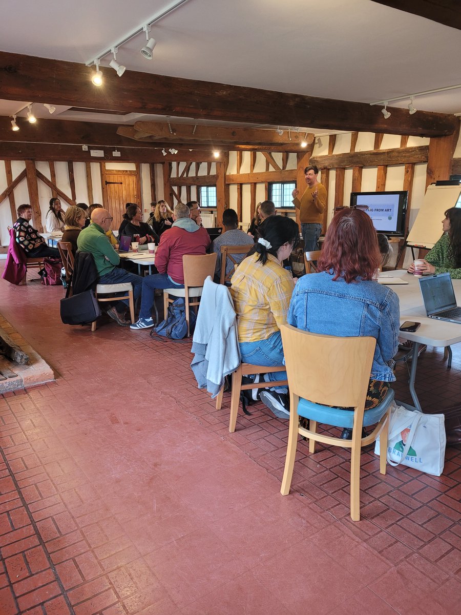 The @UniofSuffolk English #creativewriting away day has begun! ✒️📚 Fantastic workshops on landscape from @katiewardwriter @AHicksonLovence and @mindandlanguage 🌟 Thank you Flatford NT for having us! 🌳💖 @East_England_NT @FSCFlatfordMill #CreativeSuffolk