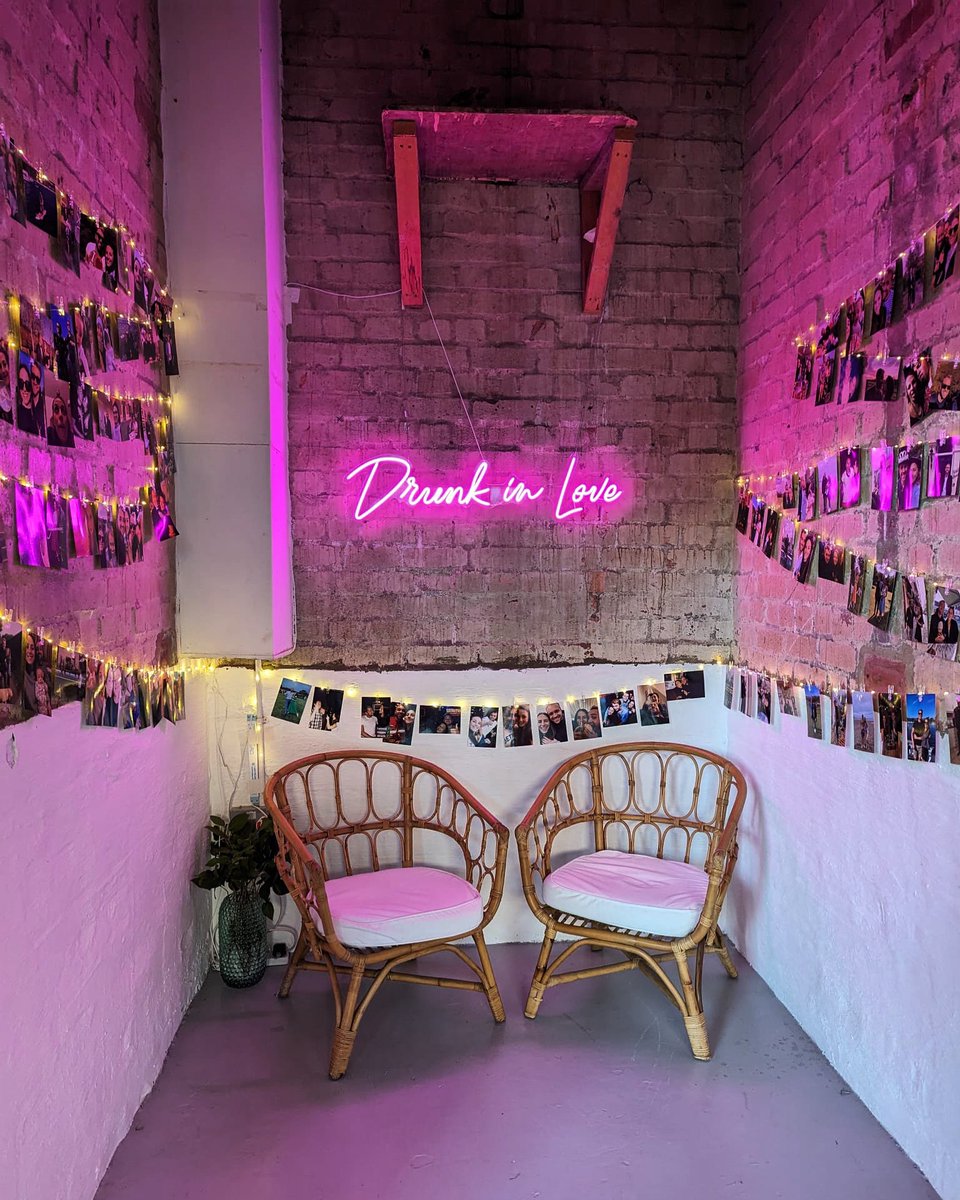 KingsPlastics's tweet photo. Our ‘Drunk in love’ flexi neon sign hired this weekend for a wedding at Paintworks - Love this set up! 💕👑 #signageroyalty #makingsignsfor70years #ledneon #led #ledsigns #signs #drunkinlove #bristolsigns #weddingneon #kingsplasticsltd #makingsigns #signmakers #neon #pinkneon https://t.co/oMHyYxG7fP