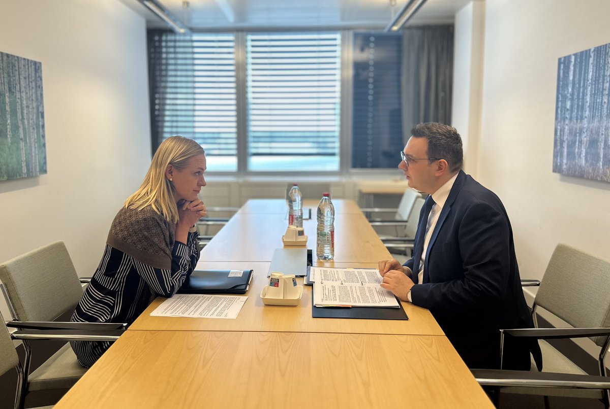Meeting with @elinavaltonen, I appreciated the Finnish involvement in the Czech munition initiative for Ukraine.🇺🇦 Finland knows what it's like to have Russia as a neighbour. It's a valuable experience, and we're glad that Finland joined @NATO - we are stronger together. 🦾🇨🇿🇫🇮