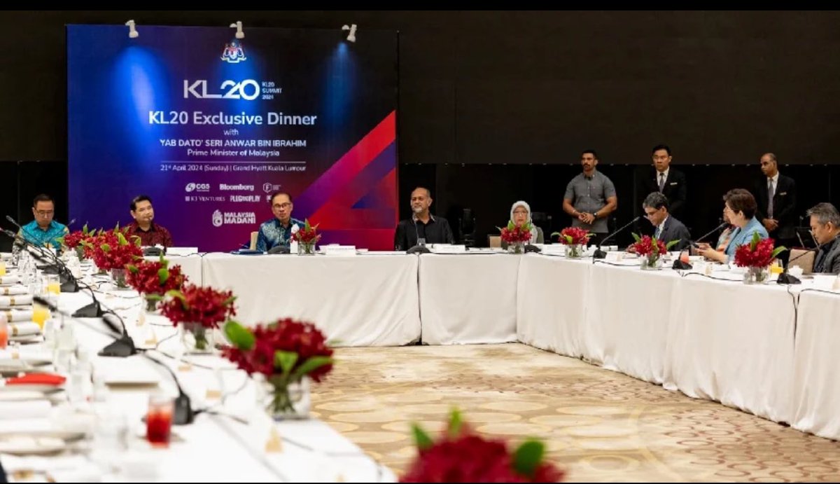 Honoured to join KL20 Interaction over Dinner in conjunction with KL20 Startup Summit chaired by YAB Dato’ Seri Anwar Ibrahim, @anwaribrahim, Hon’ble PM of Malaysia and joined by four Cabinet Ministers, investors and sovereign wealth funds. @MEAIndia @IndianDiplomacy @Kl20Summit