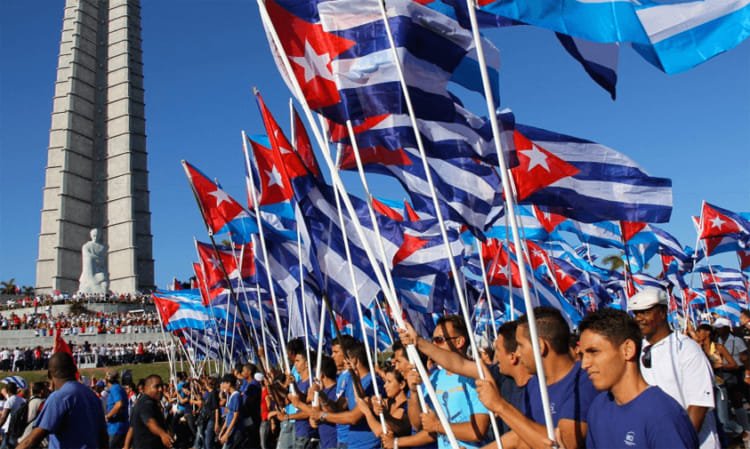 Concéntrate en el viaje teniendo claro el destino: la libertad con dignidad, la independencia por siempre y la mejor vida para mi pueblo. Somos #Cuba 🇨🇺 #Isla Rebelde. #22deAbril @KatrinaDeCuba @MryRodrguez4 @Frank16726439 @DefendiendoCuba @EVilluendasC @ElbaBallate @Giro5O