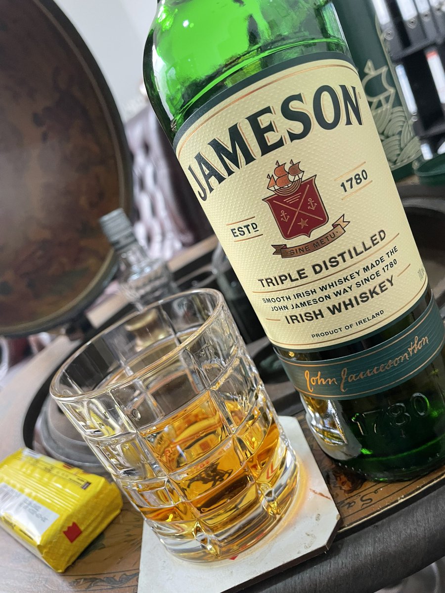 İrlanda viskisinin tadına bi bakalım, teşekkürler irlanda dükü @sonbeyazturk  bu güzel hediye için