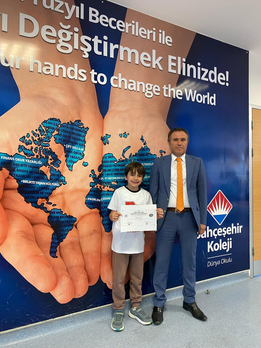 Uluslararası Kanguru Matematik Yarışması 'nda finale kalan öğrencimiz Yaman Taşkesen'i tebrik eder, final aşamasında başarılar dileriz. 👏👏
❤️💙
#Bahçeşehirkoleji