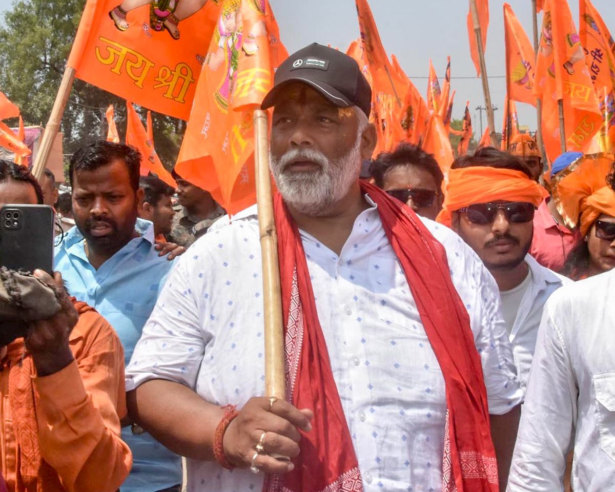 sakiv620yadav's tweet photo. 4 जून को जीतूँगा
5 जून को कांग्रेस को समर्थन दूँगा!

फिर 06 जून को छाती पिट कर रोते हुए प्रेस कॉन्फ़्रेंस करूँगा कि मेरे साथ बड़ा अन्याय हो गया है

और 07 जून को भाजपा जॉइन कर लूँगा!

फ़ुल फ़िल्मी स्टोरी तैयार किया है भाजपा पप्पू द्वारा पूर्णिया के दलित-अल्पसंख्यक-मुसलमान भाइयों को ठगने के लिए! कांग्रेस के नाम पर वोट बटोर के भाजपा से बेच देगा ये भाजपाई एजेंट!

अगर कोई शक है इस बात पर तो अगली बार पप्पू आपके दरवाज़े पर आए तो पूछियेगा कि भाई भाजपा तुम्हारे हेलीकॉप्टर में तेल काहे भरवाता है? RSS के हेड का फ़ोन काहे आता है?