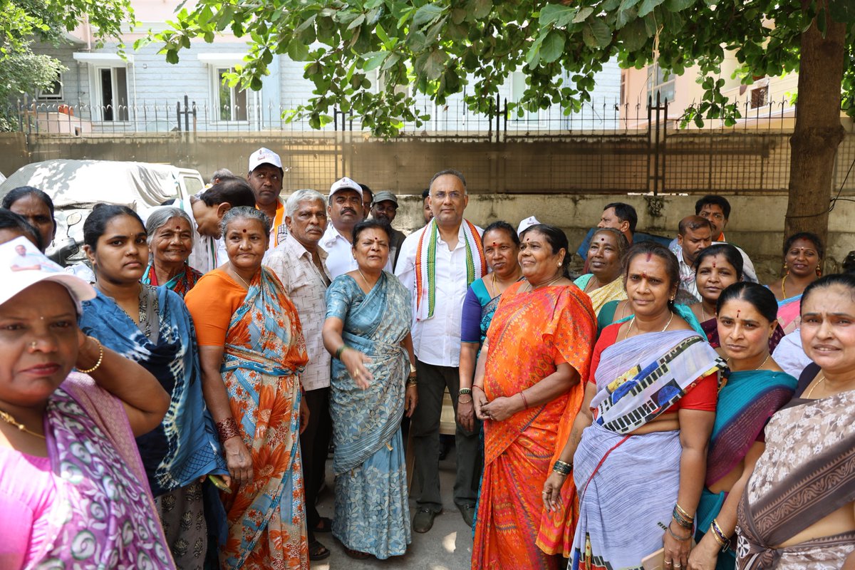 Campaigned for the Congress candidate in the Bengaluru Central Lok Sabha Constituency Shri Mansoor Ali Khan, covering areas such as Nagappa Street, Basappa Garden, Karumariamma Slum, Malleshwaram 13th and 15th Cross Road in the Gandhinagar Assembly Constituency today. 

The