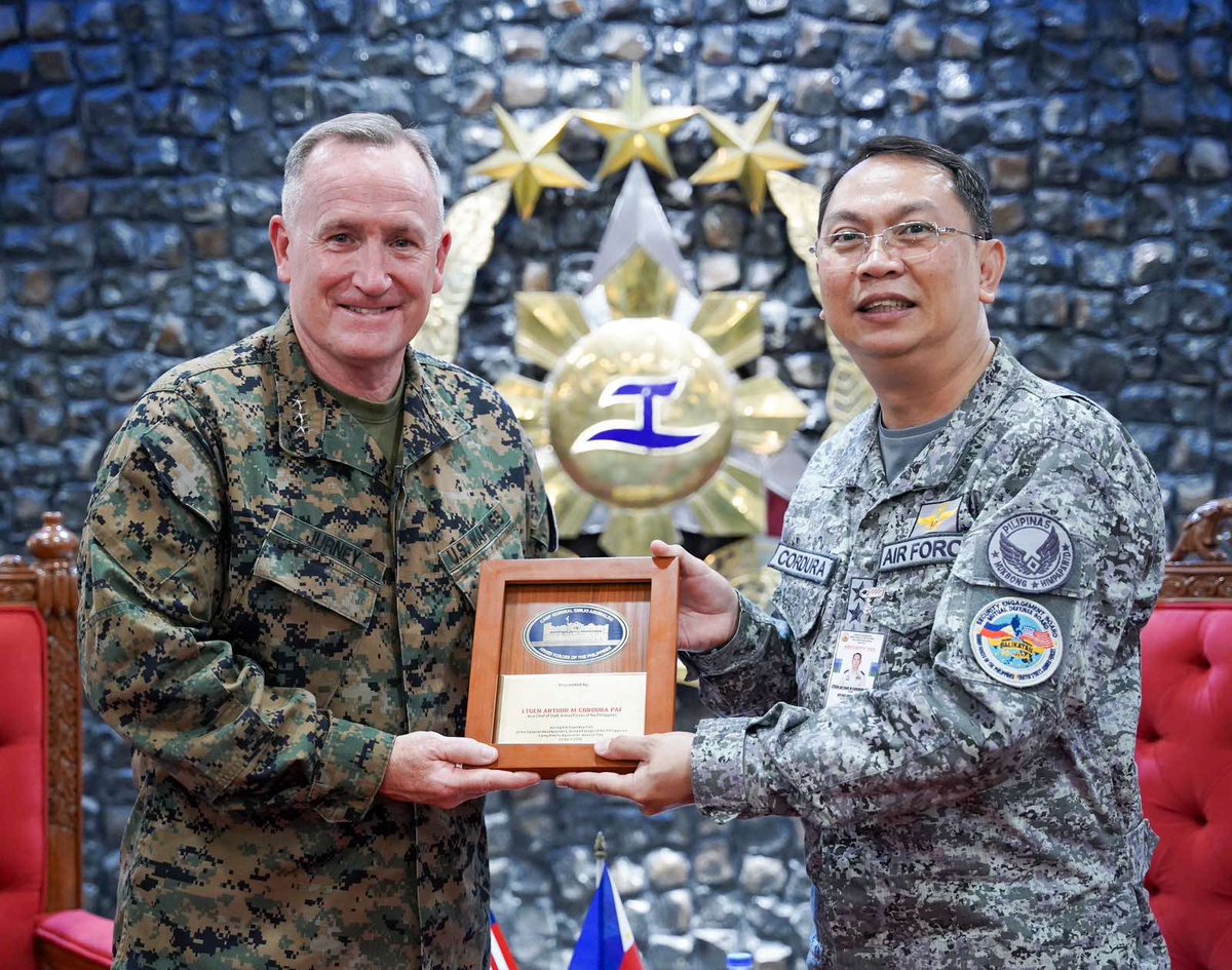 VCSAFP welcomes U.S. Marine Corps Forces Pacific Commander to the AFP

Photos by Pfc Carmelotes/PAOAFP

#AFPyoucanTRUST 
#OneAFPOnePhilippines 
#StrongAFPStrongPhilippines