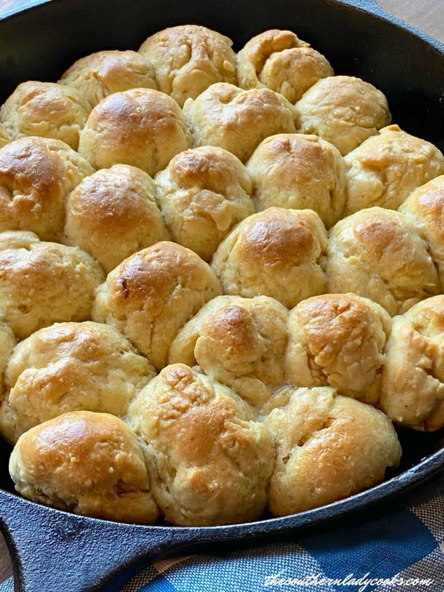 These Honey Cornmeal Rolls are so good and a wonderful addition to any meal! Great reviews on this recipe.#bread #baking RECIPE ➡ thesouthernladycooks.com/honey-cornmeal…