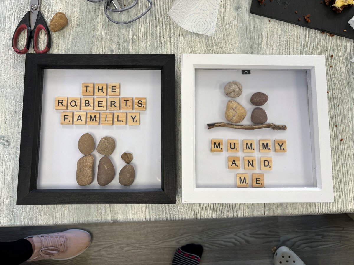 Happy Families is a project that helps parents to stay healthy both emotionally & mentally. They got crafty recently & created these fantastic pebble family frames👨‍👧‍👦👨‍👦. Thanks to funding from @AskNationwide 📖 more about the project shorturl.at/qrNT2 #Family #Wellebing