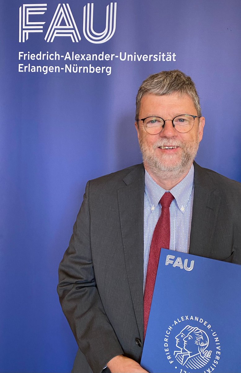 #FAUcongrats: Today I appointed Dr. Rainer Abel as new #FAUprof. Rainer is an orthopedic surgeon specialized in spinal surgery. He teaches and conducts research at the Medizincampus Oberfranken in #Bayreuth - with more than 200 #FAUstudents. #MCO @uniFAU