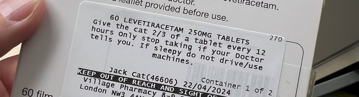 Получила таблеточки для кота по рецепту. Не очень поняла, это коту рекомендуют не водить машину, если почувствует сонливость, или мне, если нажрусь таблеток кота..