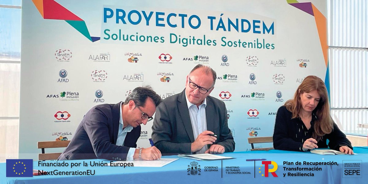 📸El director general del SEPE ha participado junto a la @fundacionalapar en la firma de los acuerdos con ayuntamientos y entidades colaboradoras del proyecto Tándem Soluciones Digitales Sostenibles, en el marco del @P_Recuperacion financiado por los fondos #NextGenerationEU.