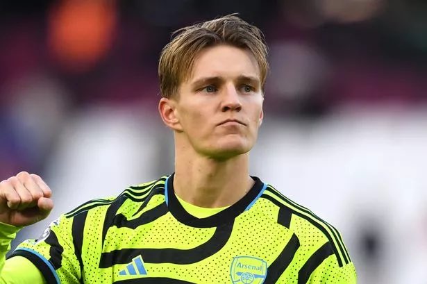 🗣️Garth Crooks thinks Martin Ødegaard is the key to #Arsenal beating Tottenham this weekend: “This latest victory takes them back to the top of the Premier League, one point above Manchester City – who have a very tricky game in hand against Brighton on Thursday. “Now the scene