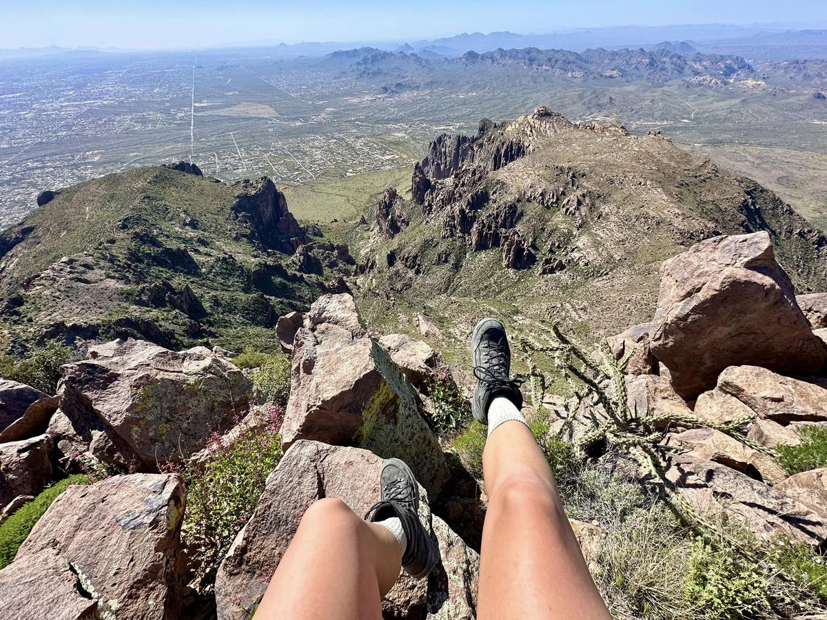 After six months of living in Arizona, I finally hiked to Flatiron 📷 And hot damn, THIS is what I’m living for! The challenge to the body &amp; mind