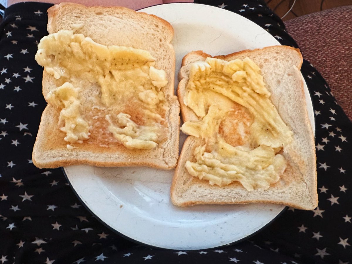 There aren’t enough shoddy looking food photos. Here, have a slapdash bananas on toast.