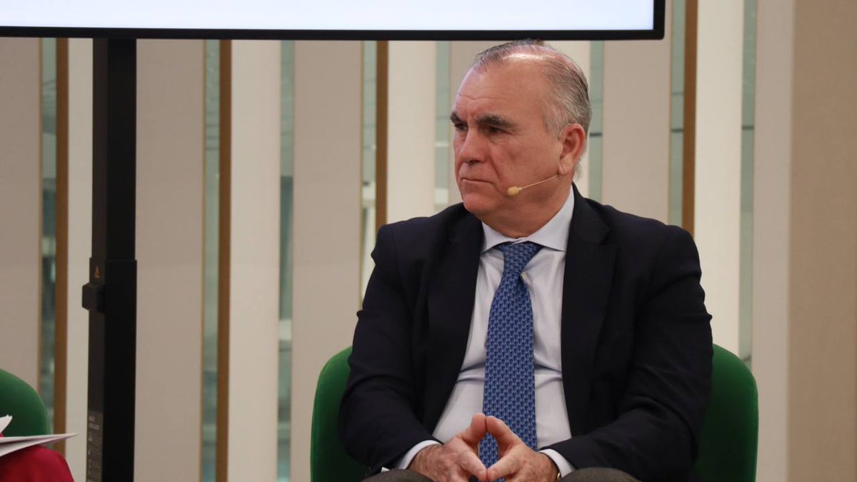 Madridiario's tweet photo. #MadridsemueveAlfonso Sánchez, director de EMT (@EMTMadrid ) :"En la estrategia 360 una parte importante la tenía el transporte público para descarbonizar la ciudad".

📰https://t.co/ow5SmfrIxe…… 

📹 Puedes seguir el directo en https://t.co/F0vZWVHHye… https://t.co/uE3gkXQYvJ