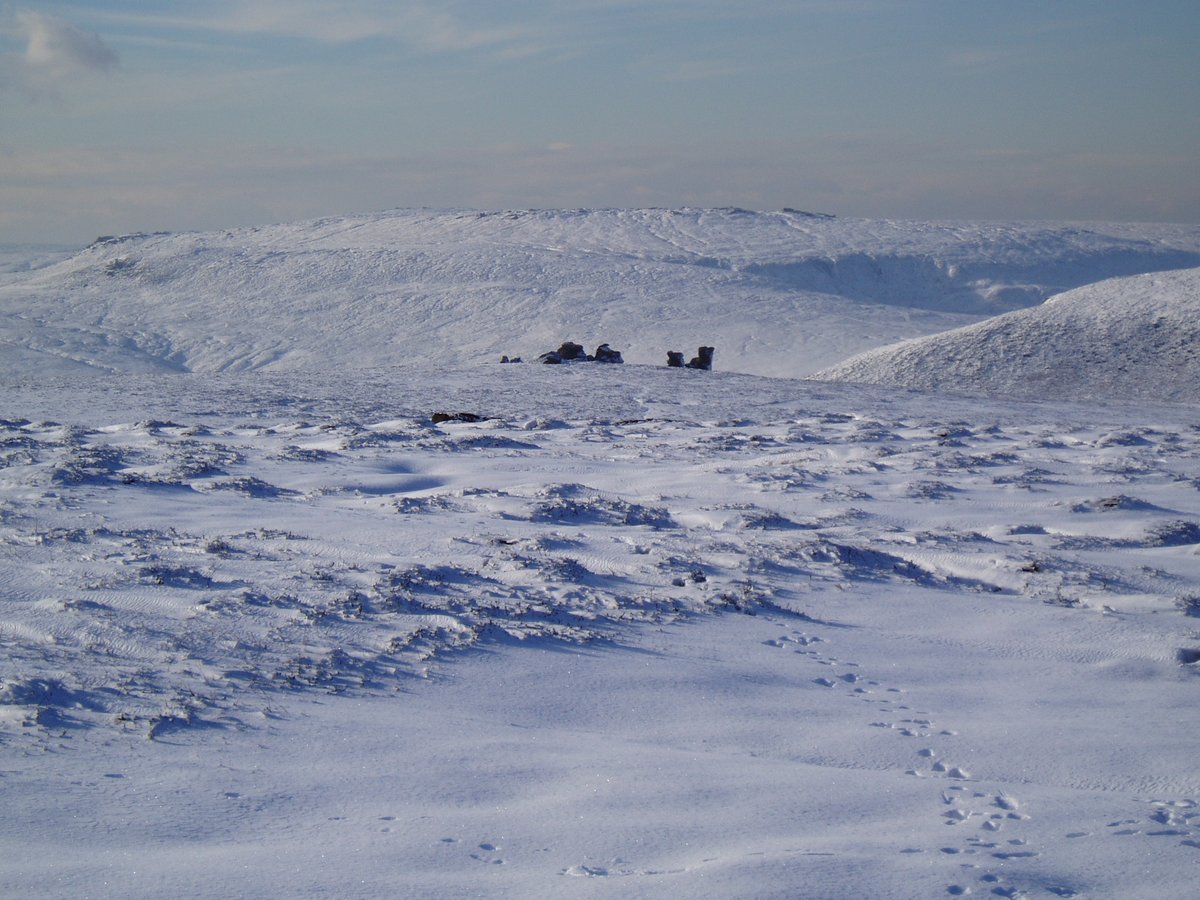 @Steve72Outdoors @peakdistrict Looking over to it, winter 2009. #StoneTheCrows 👌